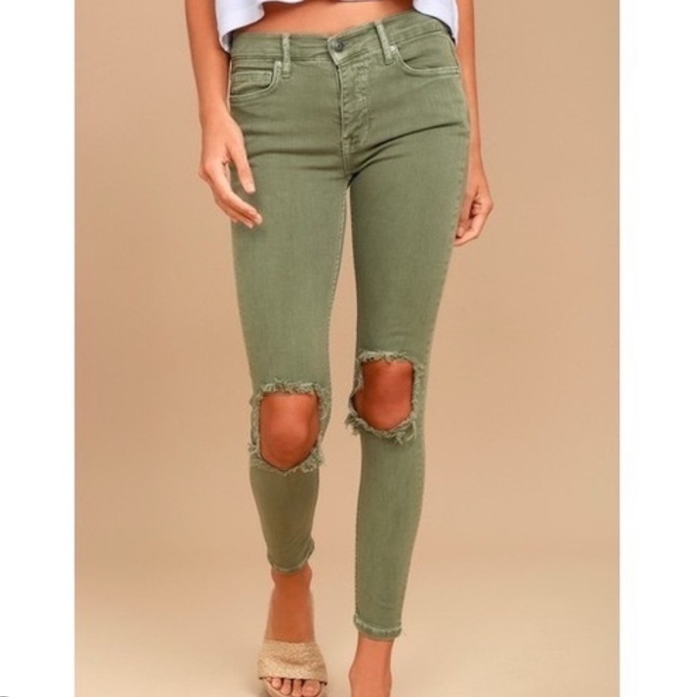 NWOT Free People Busted Knee Skinny Jeans